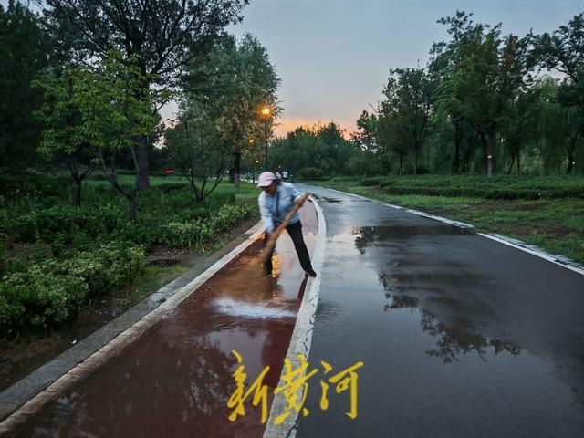 alt, 大雨后的坚