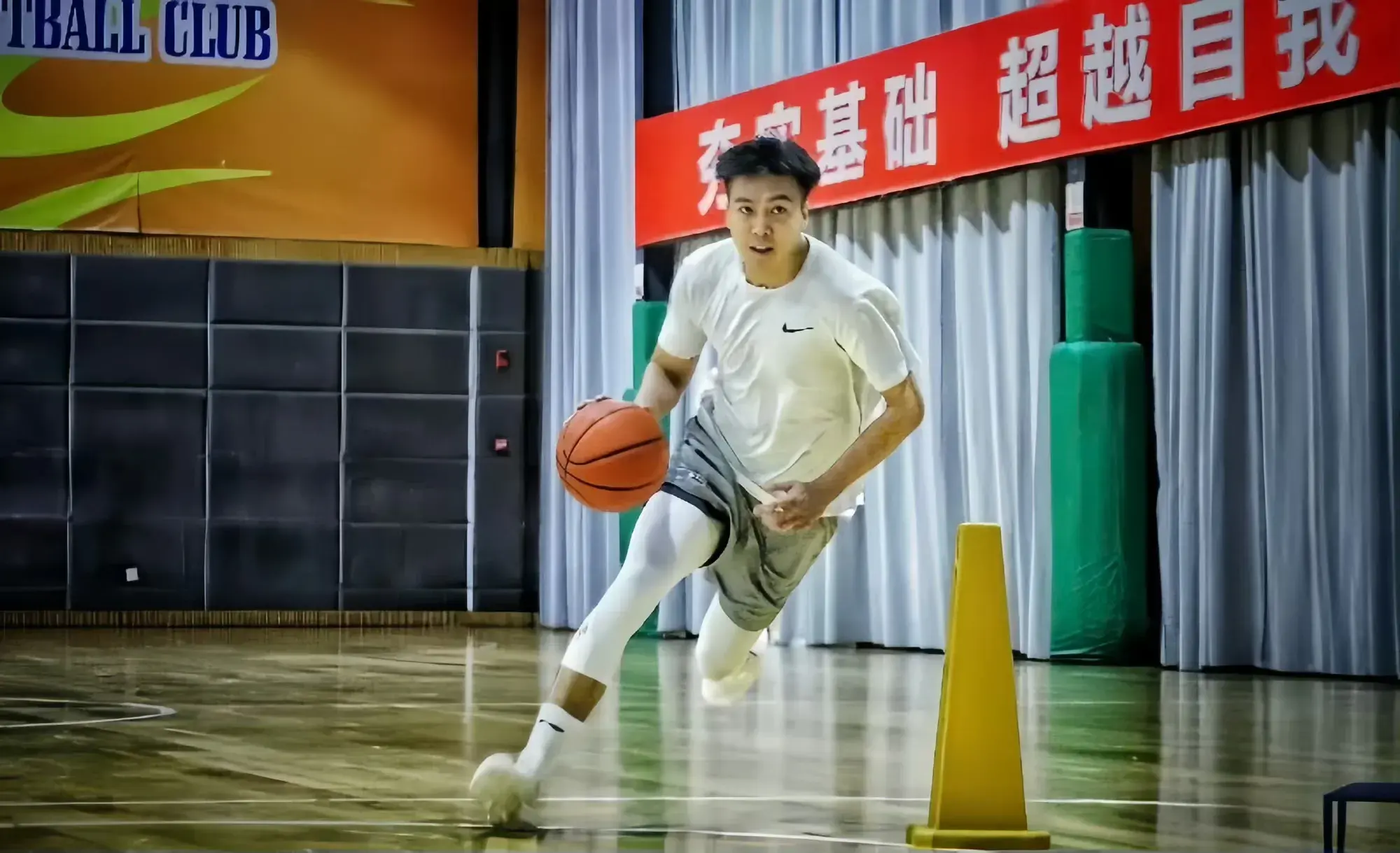 荣奇完成签