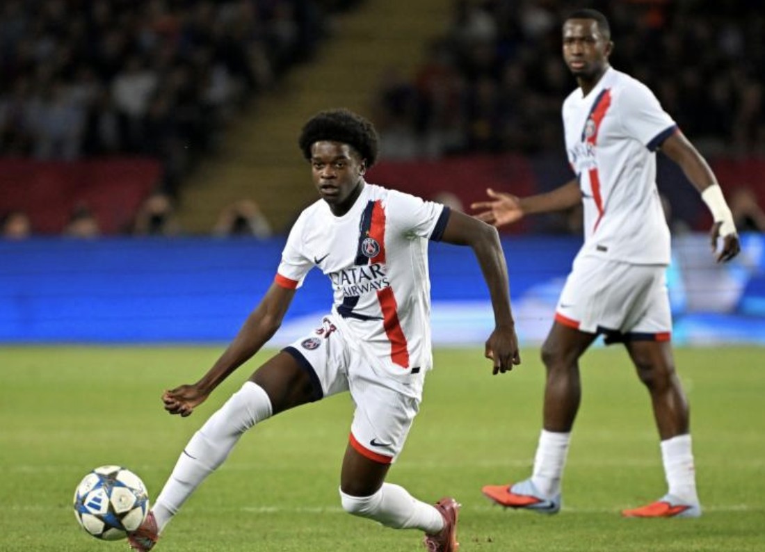 黎签约职业, 这名进攻中 黎签约职业, 这名进攻中